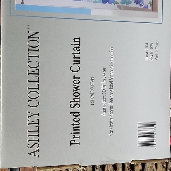 Ashley Collection Shower Curtain, NEW - Picture 2 of 4